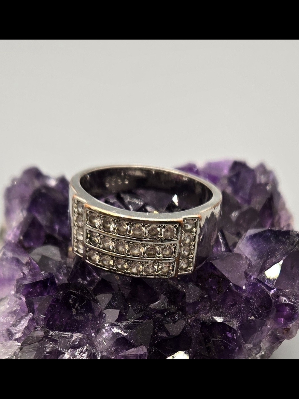 Unisex Ring Sz 10 Channel Set Crystals Fair Condition See Call Outs